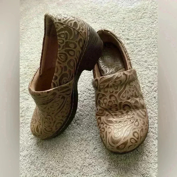 B.O.C Born Nadiyya Tooled Leather Clogs - Picture 1 of 7